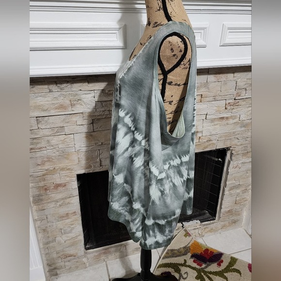 Democracy green and white tie dye Tank top plus size 3X new!!! - Picture 2 of 5